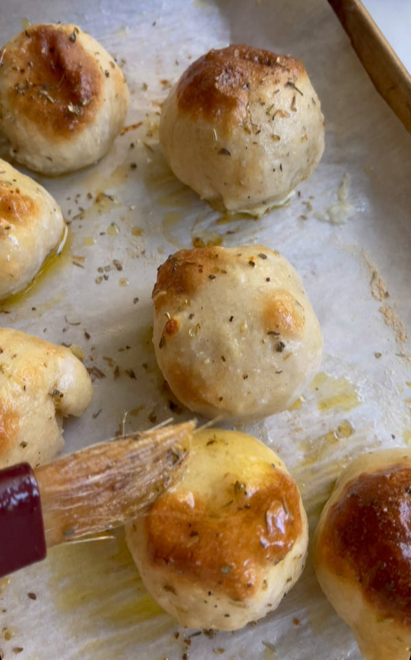 Easy Cheesy Garlic Rolls Recipe: Soft Italian Pull-Apart Bread
