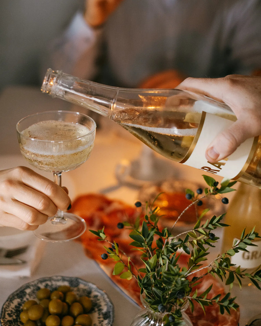 <h2>The newest Gratsi pour comes with bubbles.</h2>